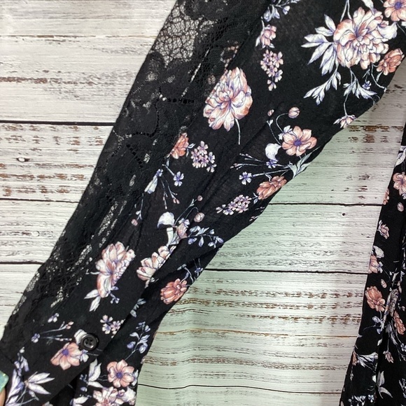 TORRID SIZE 00 10 L BLACK FLORAL TOP LACE SPRING BLOUSE SUMMER HIGH LOW GUC - Picture 10 of 16
